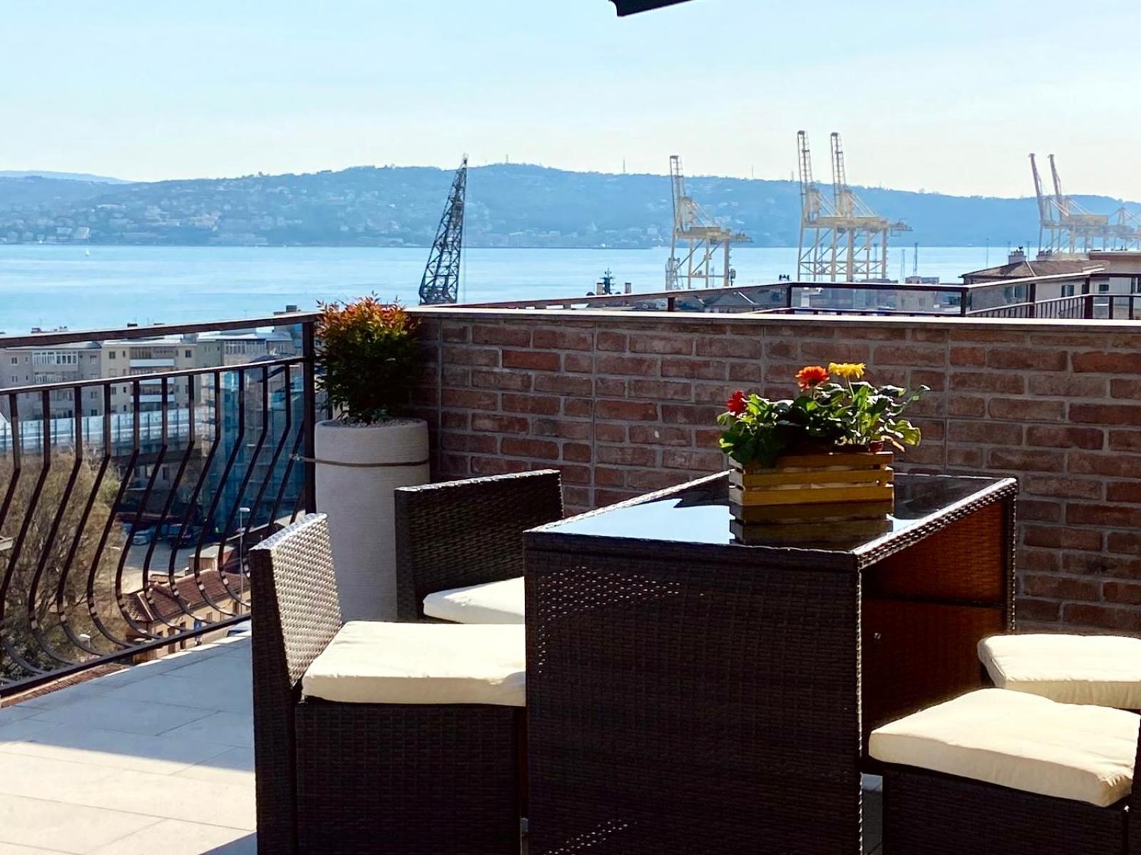 Il Dandy Appartamento Con Parcheggio Trieste Exterior photo